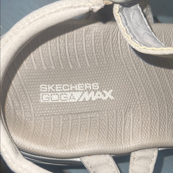 SKECHERS on the go goga max size10. ordr168 - Picture 3 of 9